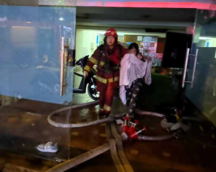 Bắt giữ nghi phạm phóng hỏa đốt nhà nghỉ 8 tầng tại phường Hà Đông đêm qua