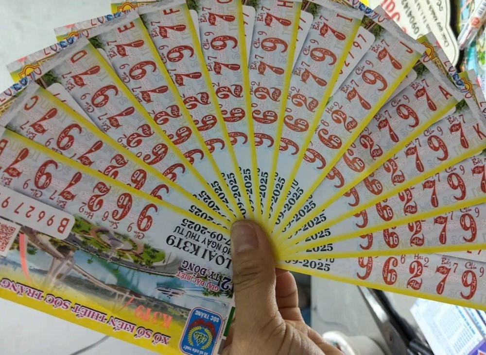 Cả làng cùng trúng xổ số hơn 1.000 tỷ đồng, người dân tranh cãi, họp khẩn tại nhà văn hóa vì điều này