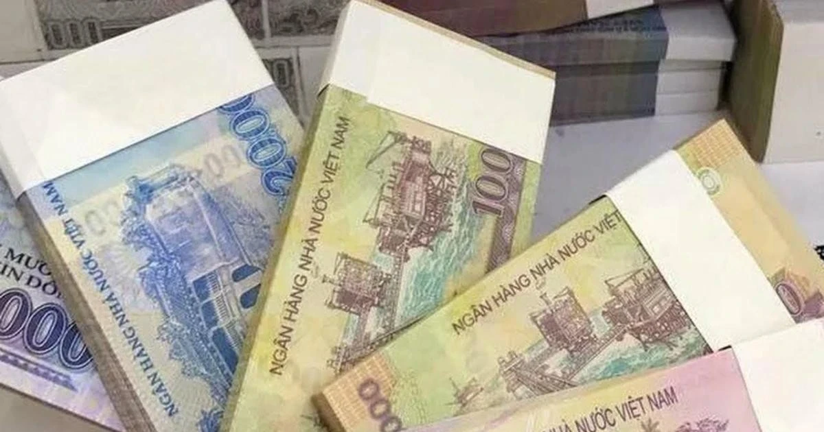 Rầm rộ đổi tiền lì xì Tết