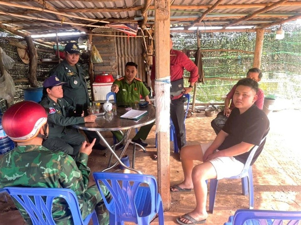 Bắt khẩn cấp Lê Phước Hiệp SN 2000 ngay khi trở về Việt Nam - ảnh 1