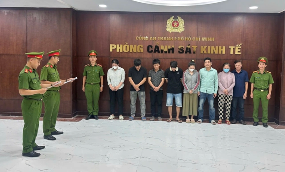 Đột kích nhiều địa điểm, bắt Giám đốc Trần Thị Vạn Phước và 7 người - ảnh 2