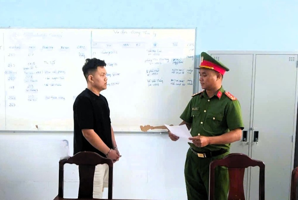 Bắt khẩn cấp Lê Phước Hiệp SN 2000 ngay khi trở về Việt Nam - ảnh 2