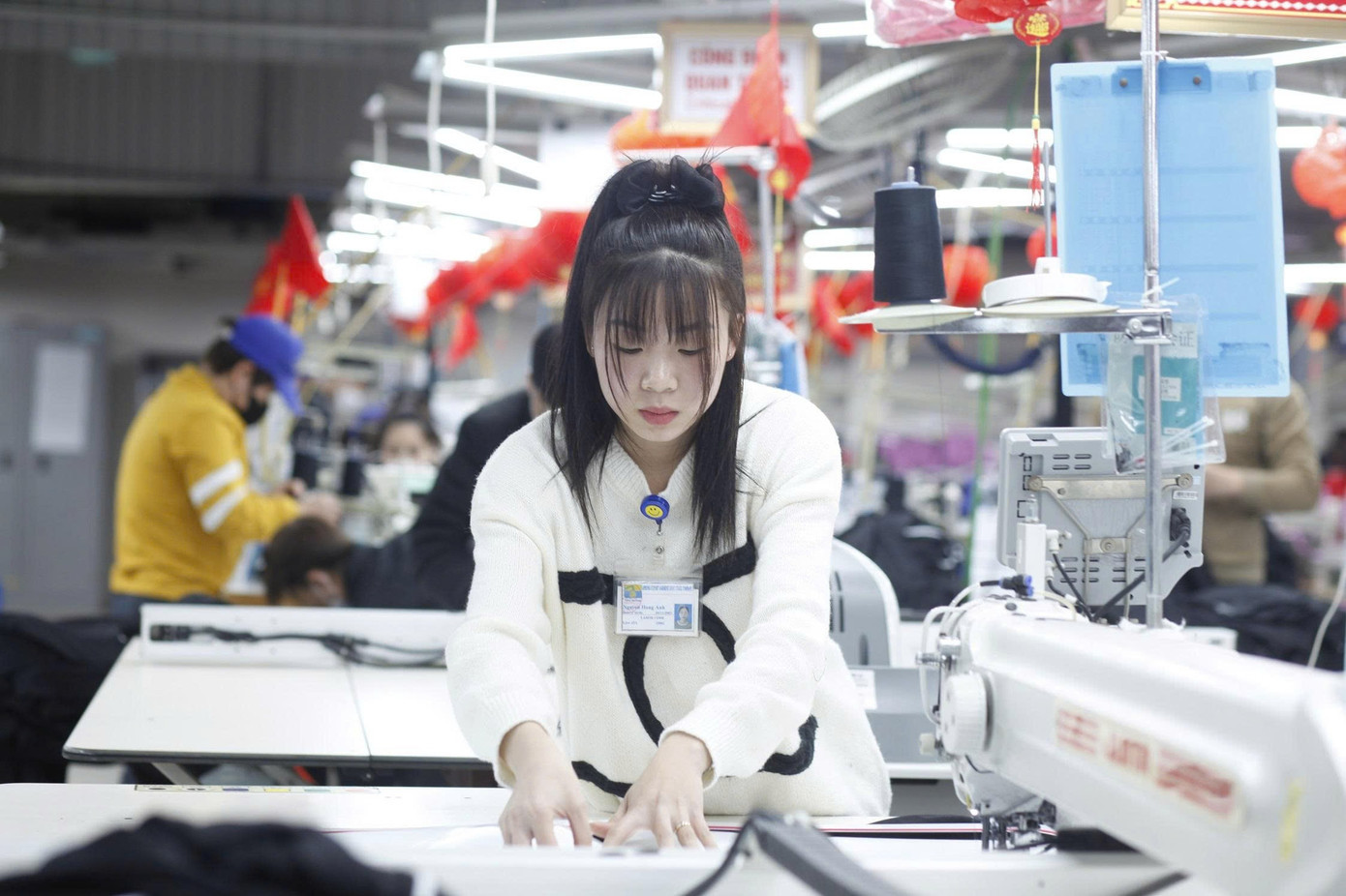 cong-nhan-tai-mot-nha-may-chuyen-may-xuat-khau-o-bac-ninh.jpg