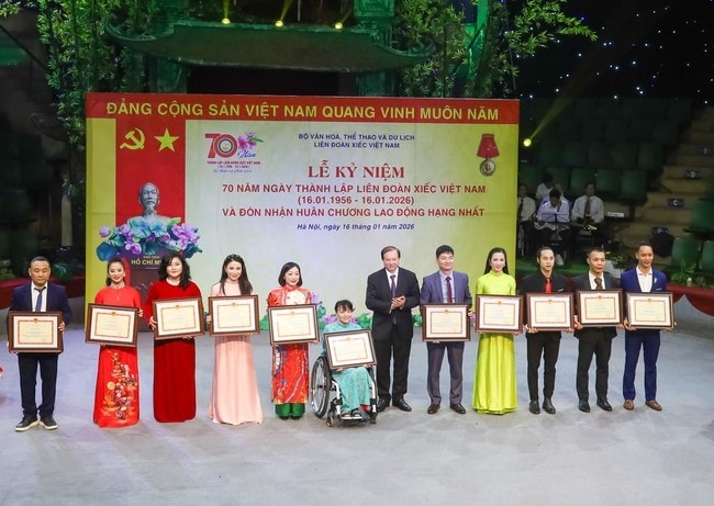 Liên đoàn Xiếc Việt Nam nhận Huân chương Lao động hạng Nhất - ảnh 3