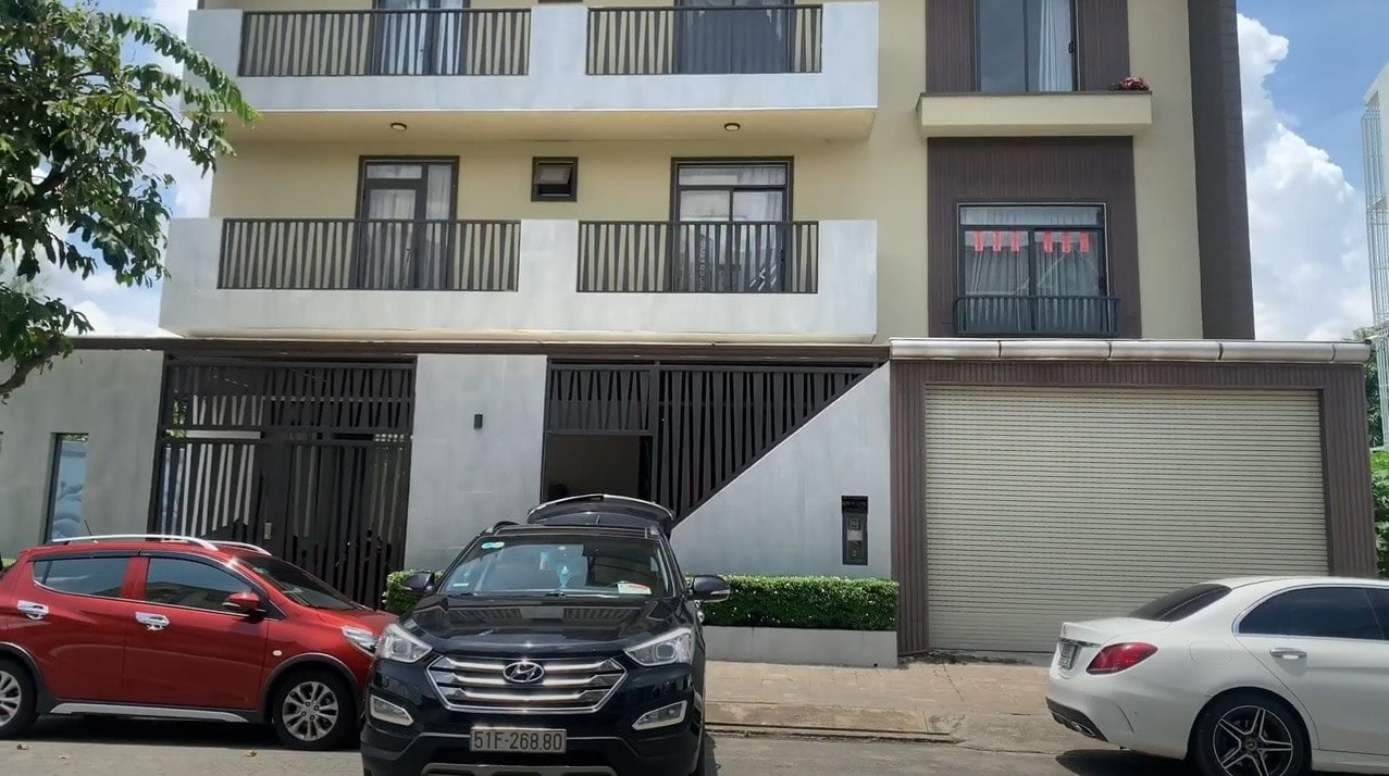 ‘Ông hoàng cải lương’ U60 sở hữu biệt thự 300m2 tại TP lớn, giá trị ước tính hàng triệu USD- Ảnh 1.