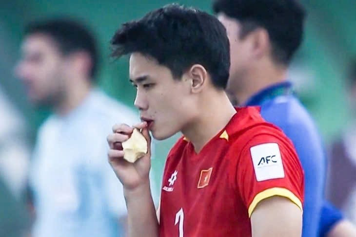 Không phải chuối, đây mới là loại quả cầu thủ Nguyễn Đình Bắc ăn sau mỗi trận đấu? - ảnh 1