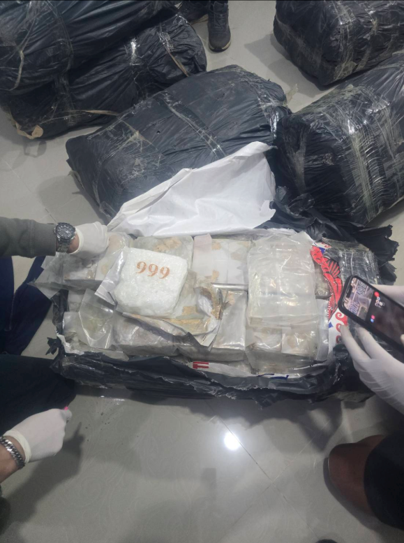 Bắt 4 nghi phạm buôn lậu gần 500kg ma túy đá gần sông Mekong gây chấn động dư luận - ảnh 2