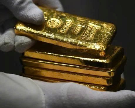 Trật tự tiền tệ toàn cầu rung chuyển: Loạt NHTW tháo chạy khỏi USD, dự trữ vàng lên cao nhất 30 năm - ảnh 1