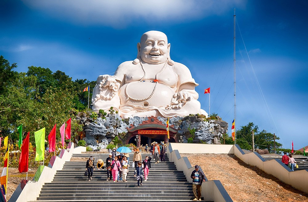 Ngọn núi được mệnh danh là 'nóc nhà miền Tây', sở hữu tượng Phật Di Lặc lớn nhất Đông Nam Á - ảnh 4