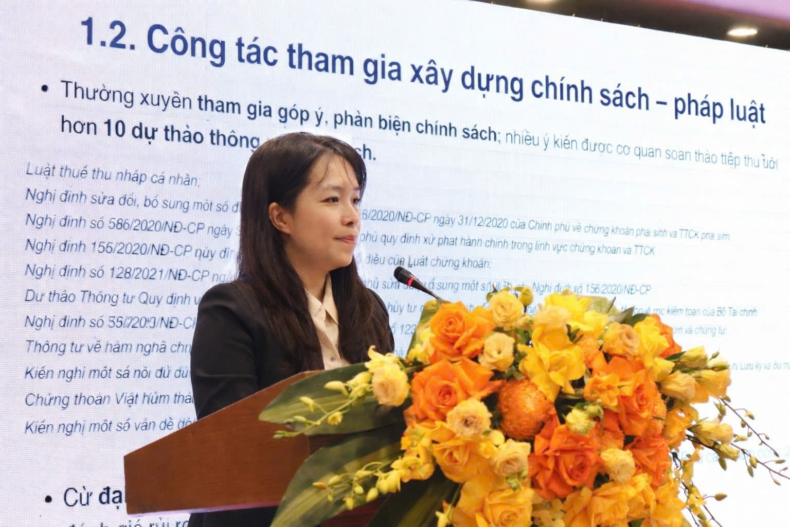 Bà Hoàng Hải Anh – Phó Chủ tịch, Tổng Thư ký VASB phát biểu tại sự kiện