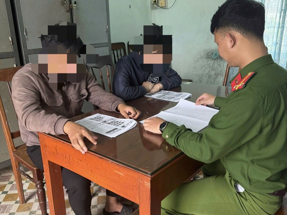 Kiểm tra điện thoại, tài khoản ngân hàng của N.V.L. SN 2009 và B.T.D. SN 2008, phát hiện giao dịch 1,3 tỷ trong 3 ngày