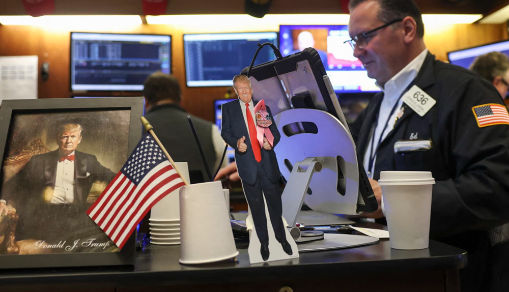 Chứng khoán toàn cầu đỏ lửa trước ‘đòn thuế’ mới của ông Trump - ảnh 1