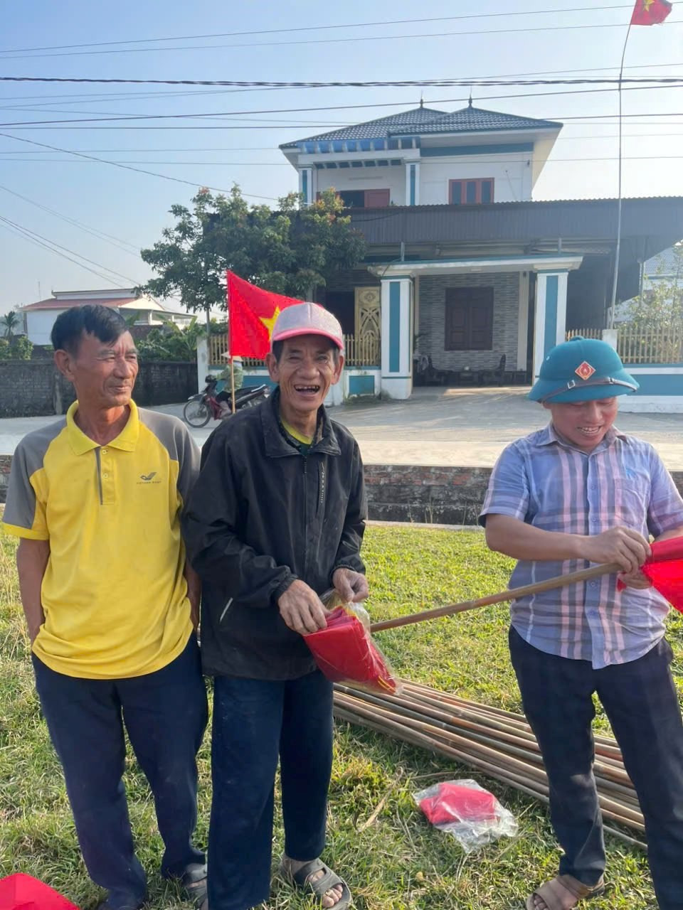 Cả làng Đình Bắc lắp màn hình LED cỡ lớn, sẵn sàng 'tiếp lửa' cho U23 Việt Nam - ảnh 2