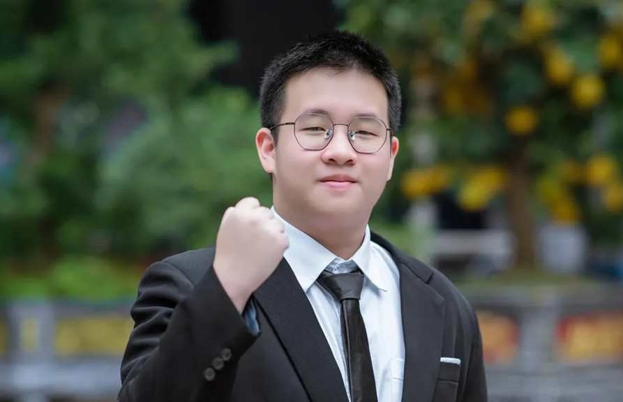 Nam sinh lớp 10 duy nhất giành giải Nhất môn Toán ở kỳ thi HSG quốc gia: 15 tuổi đã có 50 giải thưởng trong nước và quốc tế - ảnh 1