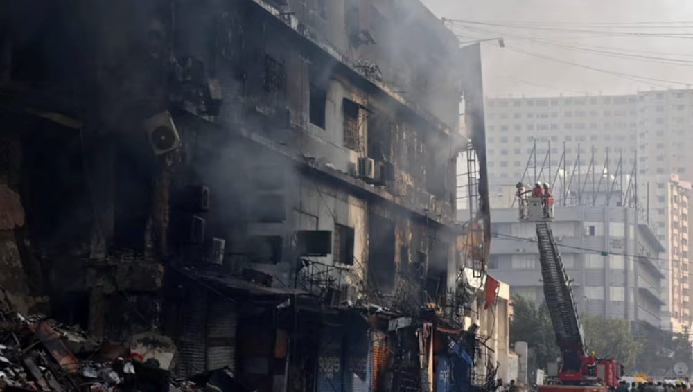 Cháy lớn ở trung tâm thương mại rộng hơn cả sân bóng đá, hơn 60 nạn nhân vẫn mất tích - ảnh 4