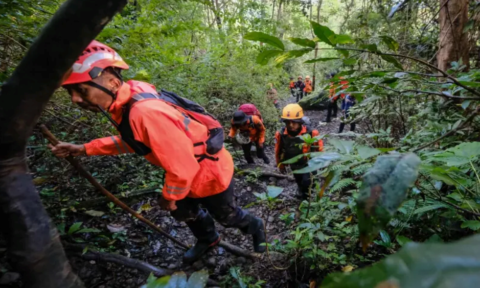 Nóng: Đã tìm thấy tung tích máy bay gặp nạn chở 11 người biến mất bí ẩn - ảnh 2