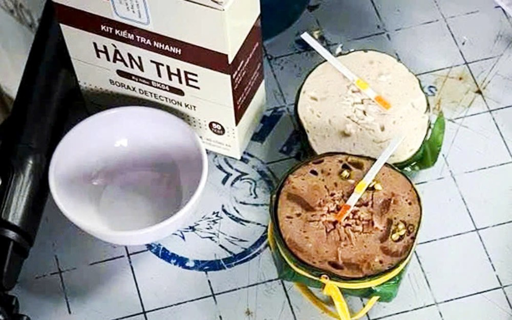 Hơn 300 tấn giò chả độc hại đã bán ra thị trường: Chuyên gia chỉ cách phân biệt - ảnh 2