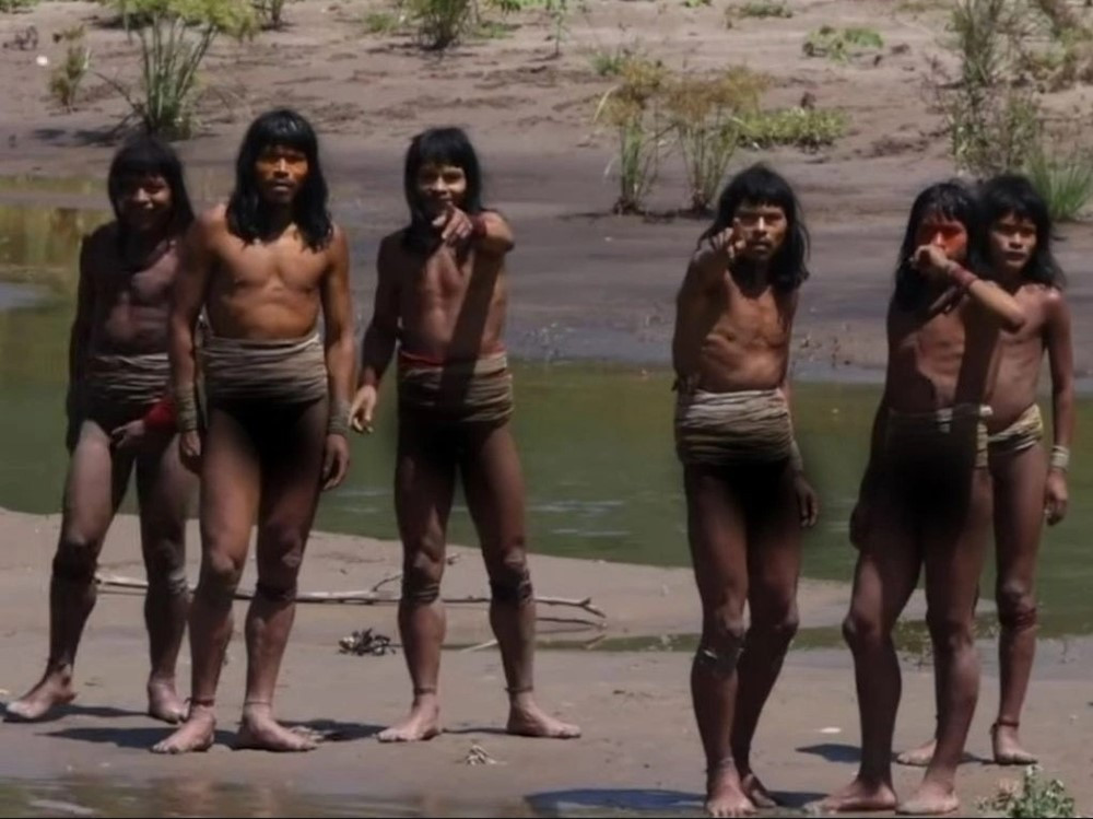 Xuất hiện bộ tộc không mặc quần áo, chưa từng tiếp xúc với thế giới