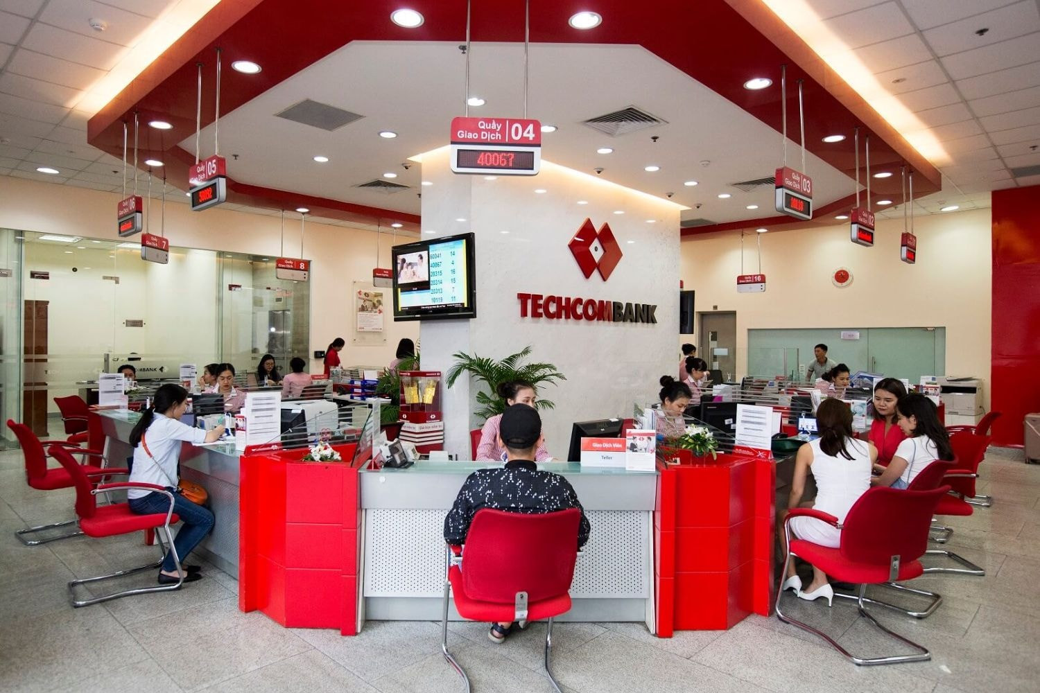 Techcombank lập kỷ lục lợi nhuận 2025 với 33.500 tỷ đồng, CASA vượt 40%