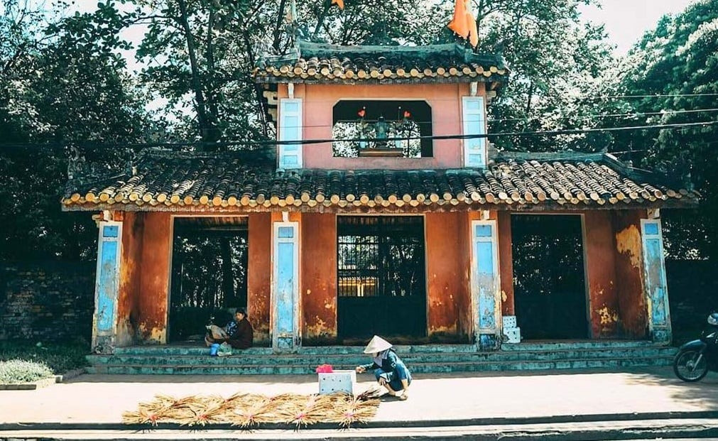 Ngôi chùa lưu giữ bức tranh 9 con rồng ẩn hiện trong mây lớn nhất Việt Nam: Số phận đặc biệt, kiến trúc mang đậm dấu ấn vương giả- Ảnh 2.