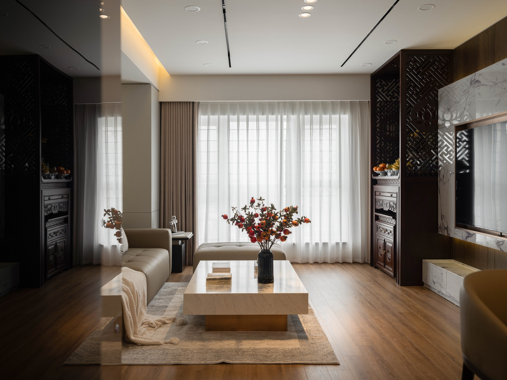 Một căn hộ rộng giữa Hà Nội đắt đỏ được gia chủ chịu chi làm nội thất đẹp mắt- Ảnh 1.