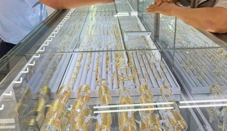 Xử phạt hành chính 2 tiệm vàng gia công, bán trang sức 'nhãn hiệu Chanel'