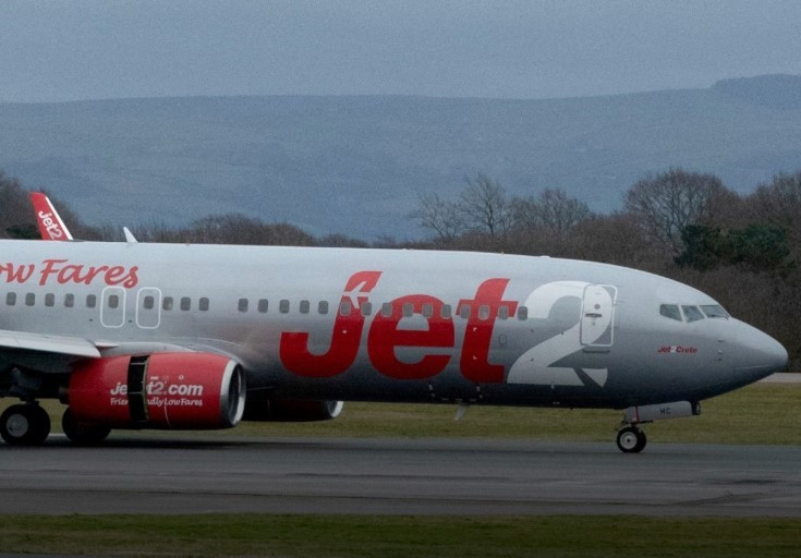 Hơn 30 hành khách bị bỏ quên ở sân bay - ảnh 1