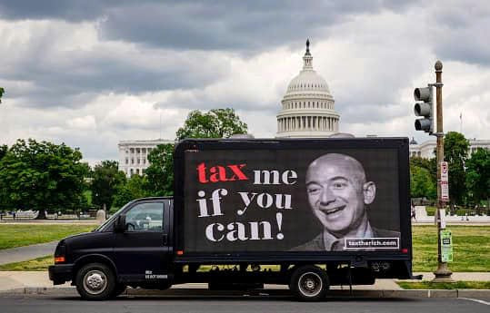 Gần 400 triệu phú và tỷ phú ký giấy đòi tăng thuế đối với người giàu, cảnh báo tiền đang ‘mua’ quyền lực chính trị - ảnh 1