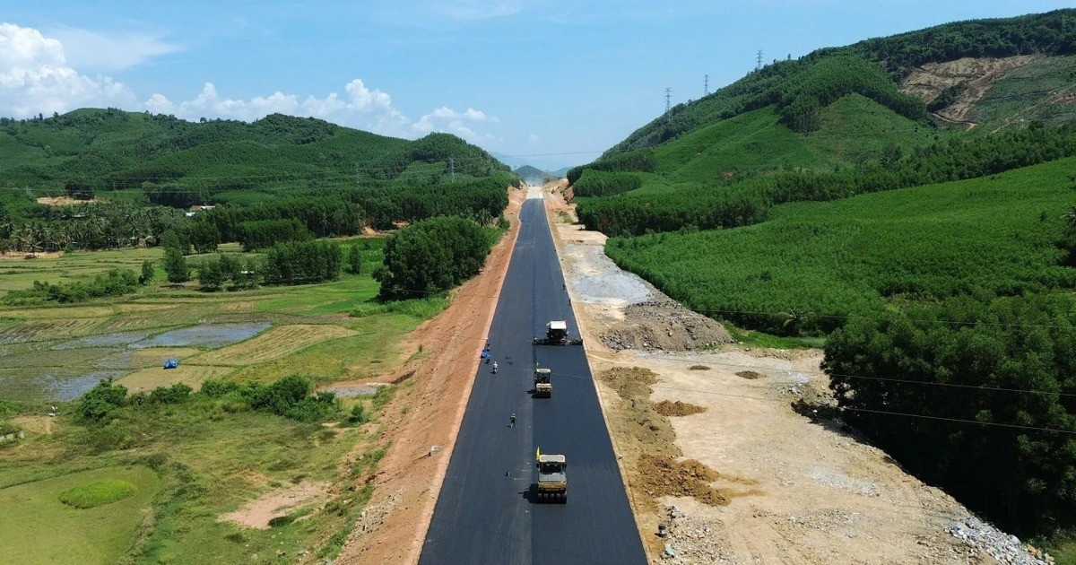 Nhà thầu triển khai tuyến cao tốc gần 15.000 tỷ đi qua 2 tỉnh rộng lớn bậc nhất Việt Nam bị phê bình tiến độ- Ảnh 2. Nhà thầu triển khai tuyến cao tốc gần 15.000 tỷ đi qua 2 tỉnh rộng lớn bậc nhất Việt Nam bị phê bình tiến độ- Ảnh 2.