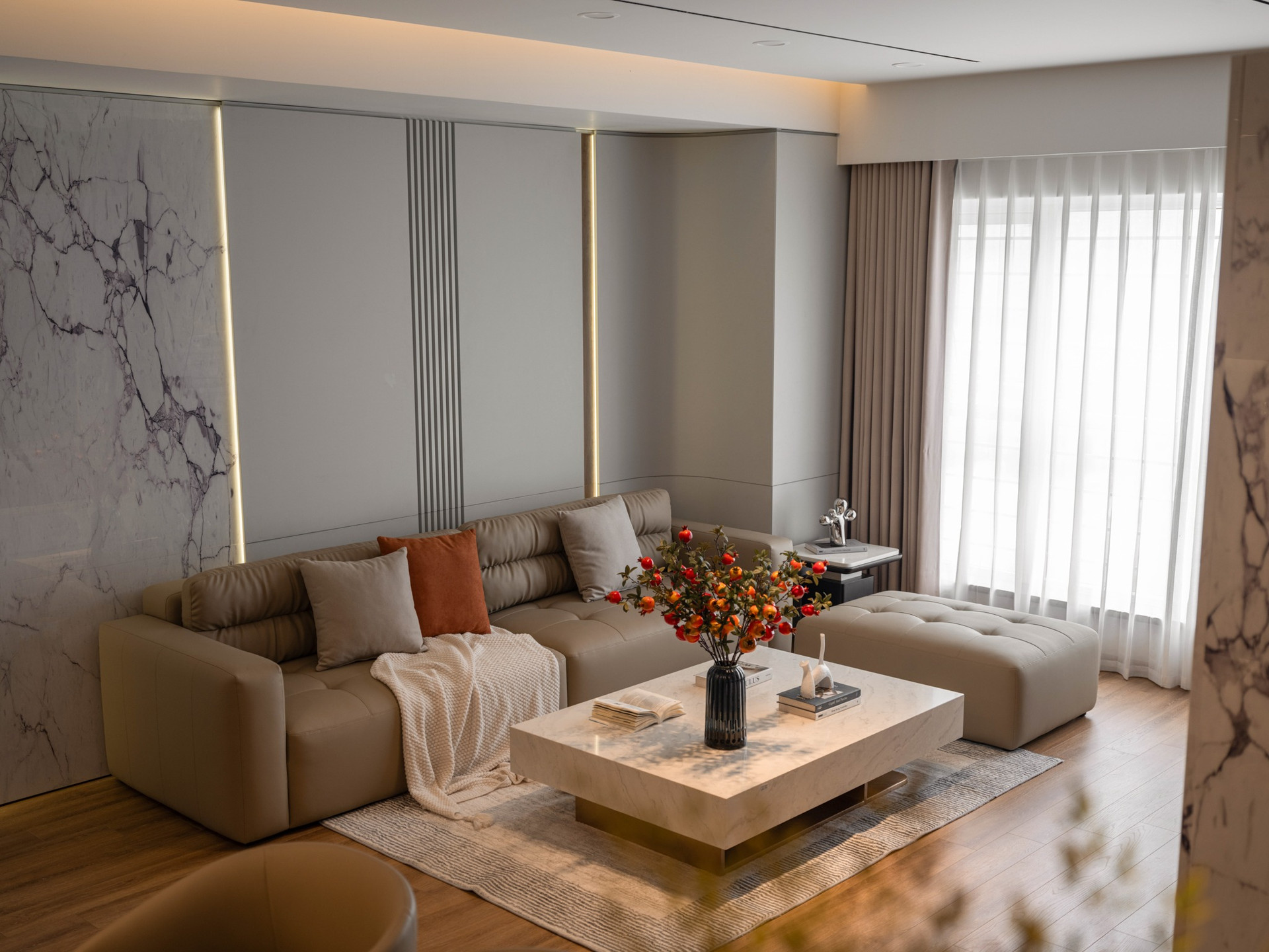 Một căn hộ rộng giữa Hà Nội đắt đỏ được gia chủ chịu chi làm nội thất đẹp mắt- Ảnh 2.