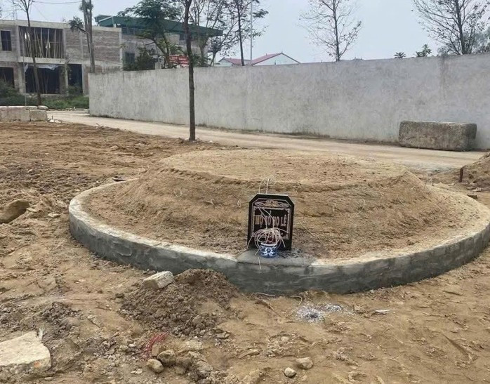 Đất thổ cư bất ngờ xuất hiện mộ tổ sau 1 đêm: Sự thật được hé lộ, các bên đang tìm cách giải quyết- Ảnh 2.
