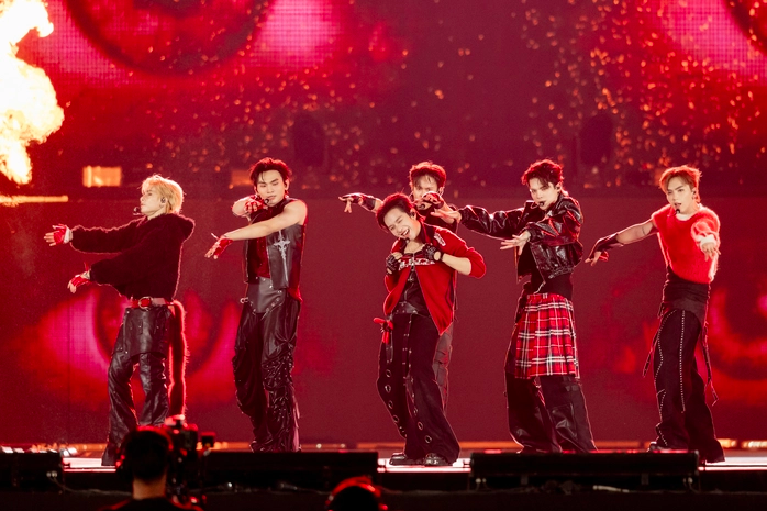 Yeah1: Không thể trông chờ mãi vào dàn nghệ sĩ đã quá quen mặt, nhà sản xuất show Anh trai - Chị đẹp tự ‘đúc idol’