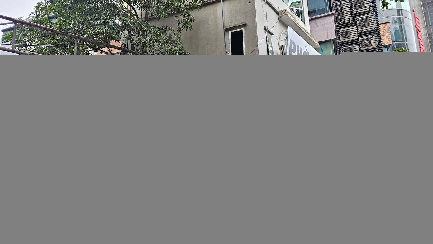 Lý do được UBND TP Hà Nội đưa ra là từ năm 2022, CTCP Kinh doanh và Đầu tư Việt Hà và CTCP Thăng Long Đông Anh đã có quyết định chấm dứt hoạt động dự án đầu tư xây dựng công trình hỗn hợp và nhà ở tại khu đất 11-13 Nguyễn Chí Thanh. Việc chấm dứt này phù hợp với quy định của Luật Đầu tư năm 2020, Nghị định số 31/2021 của Chính phủ và đã được UBND TP Hà Nội chấp thuận, chỉ đạo tại văn bản số 1800 ban hành hồi tháng 6/2022. 20260121-112932.jpg