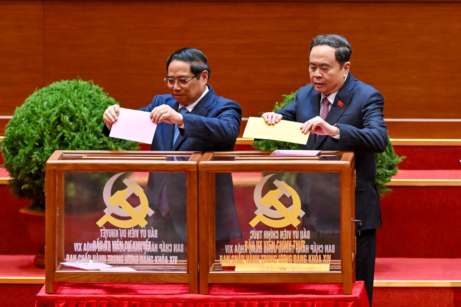 CHÙM ẢNH: Bỏ phiếu Bầu Ban Chấp hành Trung ương Đảng khóa XIV- Ảnh 6.