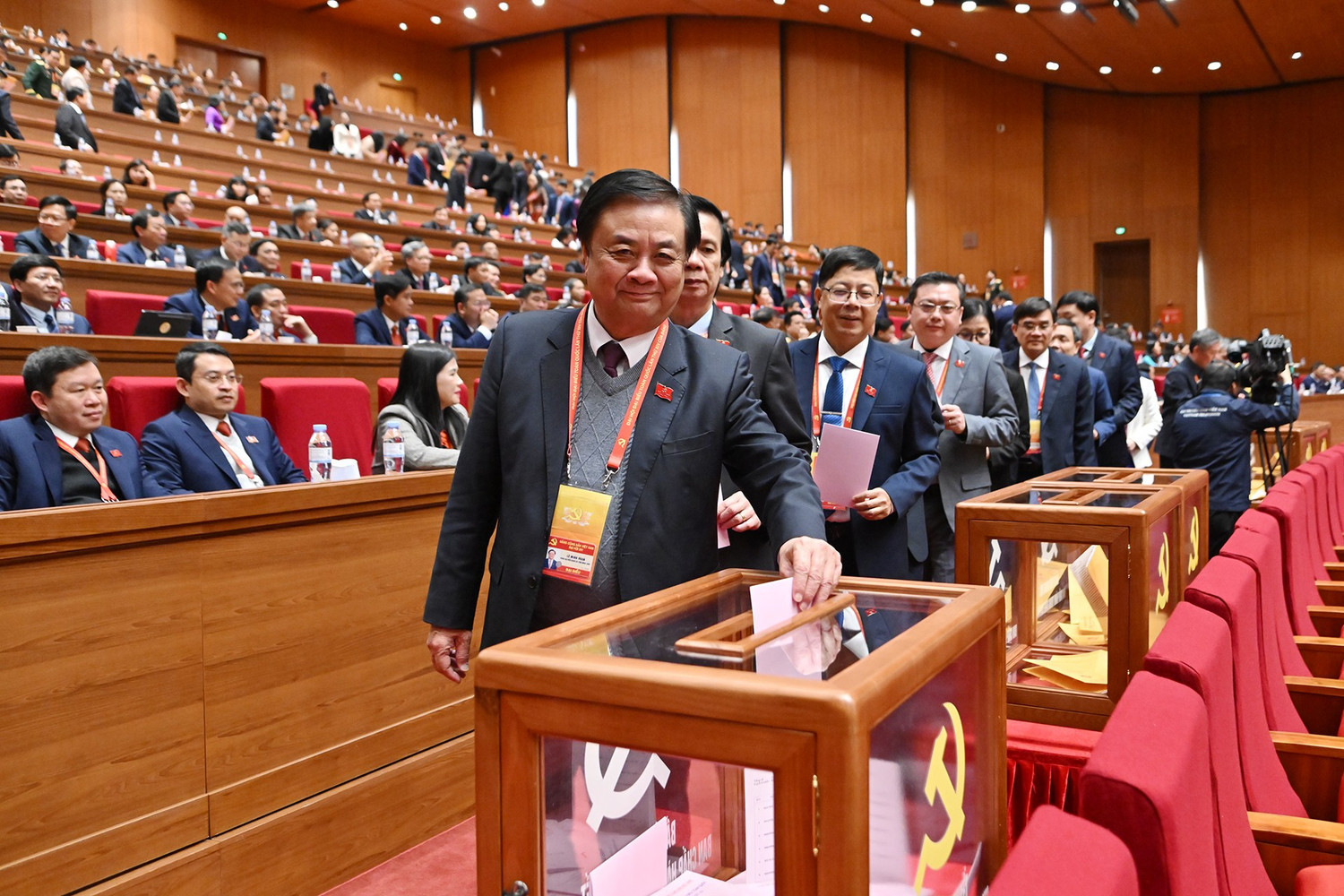 CHÙM ẢNH: Bỏ phiếu Bầu Ban Chấp hành Trung ương Đảng khóa XIV- Ảnh 14.