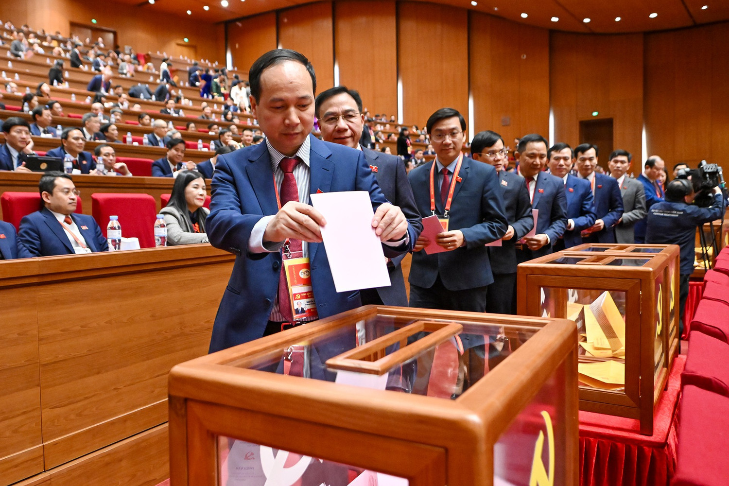 CHÙM ẢNH: Bỏ phiếu Bầu Ban Chấp hành Trung ương Đảng khóa XIV- Ảnh 16.