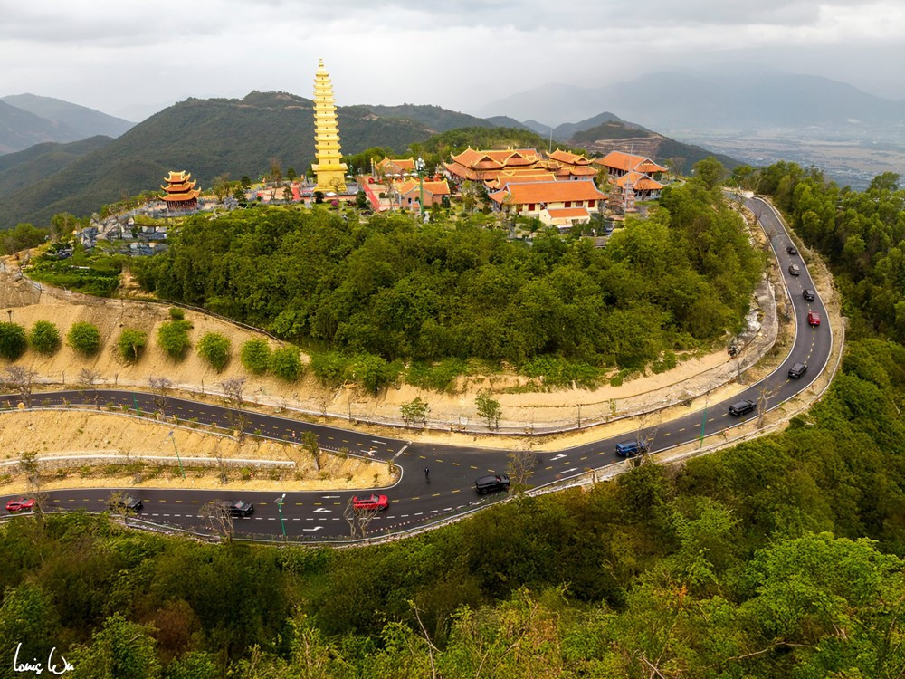 Hé lộ chiếc xe rước dâu ‘độc nhất vô nhị’ mà con trai tỷ phú Phạm Nhật Vượng cầm cái trong ngày trọng đại - ảnh 6