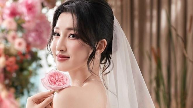 Học vấn chuẩn ‘con nhà người ta’ của Á hậu Phương Nhi trước khi về làm dâu nhà tỷ phú Phạm Nhật Vượng - ảnh 2