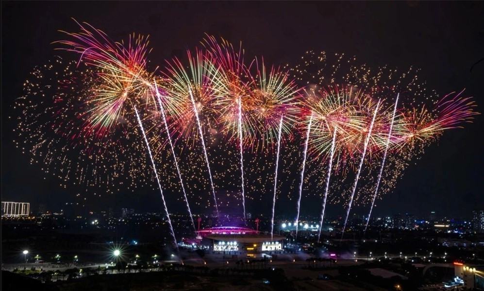 Tối nay, đứng ở đâu để xem trọn vẹn màn pháo hoa lớn nhất Hà Nội từ trước đến nay? - ảnh 1