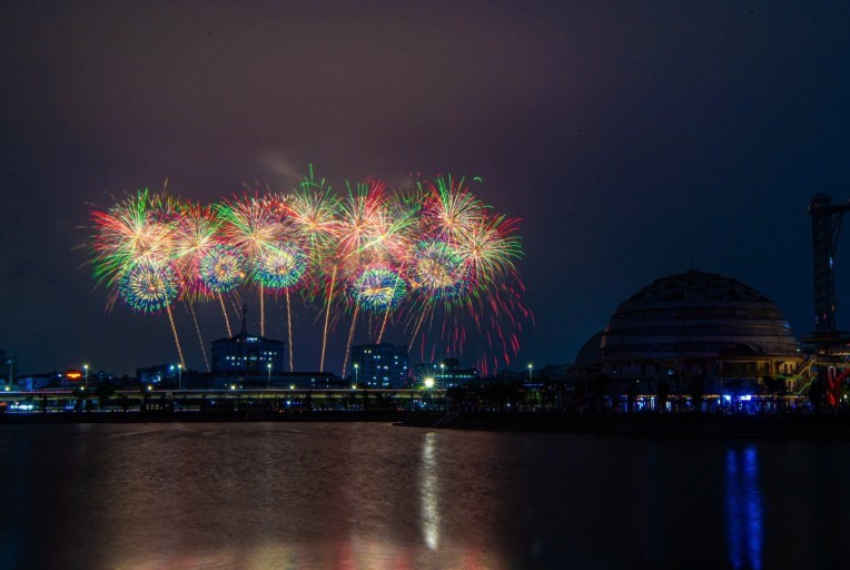 Tối nay, đứng ở đâu để xem trọn vẹn màn pháo hoa lớn nhất Hà Nội từ trước đến nay? - ảnh 2