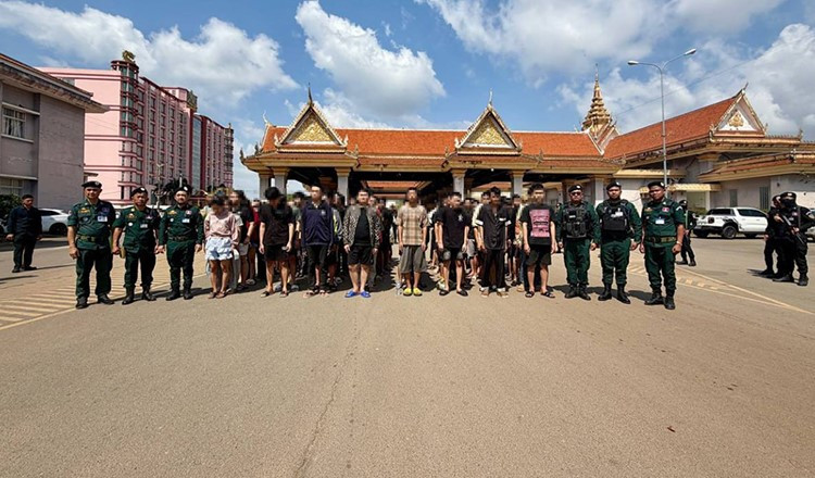 Hàng trăm ‘Thiếu tá online’, ‘cán bộ thuế’, ‘nhân viên điện lực’ từ Campuchia về Việt Nam - ảnh 1