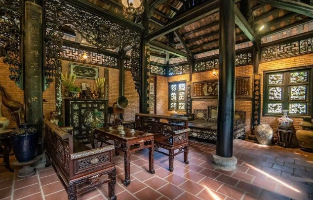 Danh hài ‘nặng nhất showbiz Việt’ từng sở hữu biệt phủ 1.600m2: Khung nhà vận chuyển từ Ninh Bình vào Nam, giá trị đến trăm tỷ- Ảnh 4. Danh hài ‘nặng nhất showbiz Việt’ từng sở hữu biệt phủ 1.600m2: Khung nhà vận chuyển từ Ninh Bình vào Nam, giá trị đến trăm tỷ- Ảnh 4.