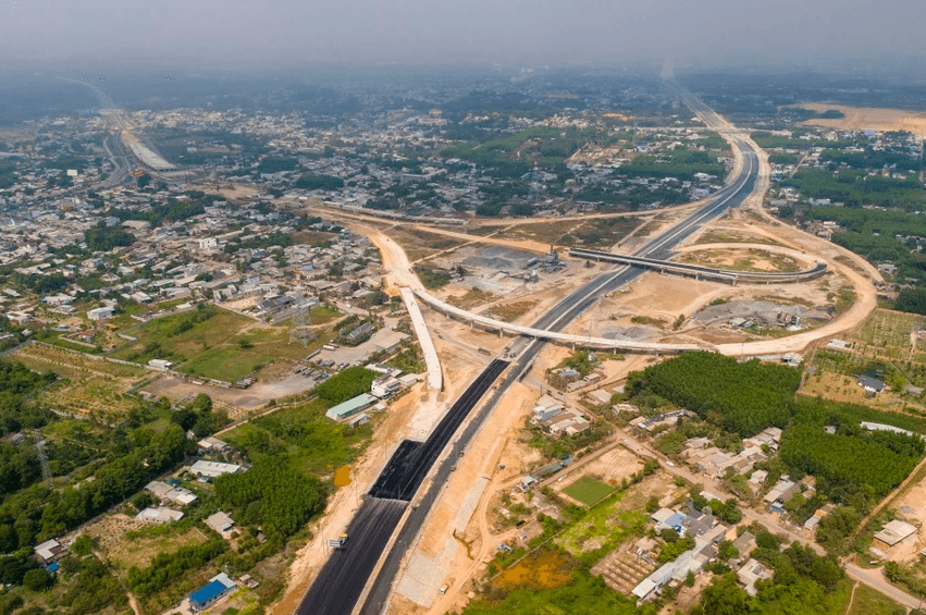 Trước Tết Nguyên đán, tuyến cao tốc 18.000 tỷ kết nối 2 tỉnh thành giàu nhất Việt Nam sẽ chính thức thông xe- Ảnh 2. Trước Tết Nguyên đán, tuyến cao tốc 18.000 tỷ kết nối 2 tỉnh thành giàu nhất Việt Nam sẽ chính thức thông xe- Ảnh 2.