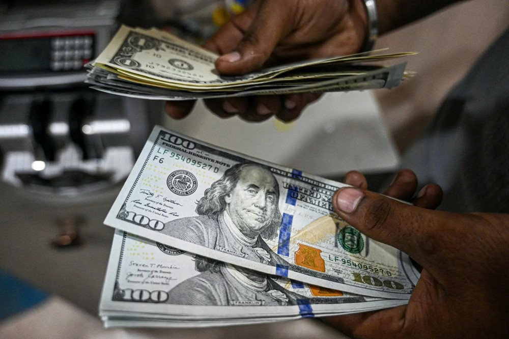 Lần đầu ti&ecirc;n trong thế kỷ 21: Nghi vấn Fed b&aacute;n đ&ocirc; để mua y&ecirc;n, USD đối diện &lsquo;c&uacute; sốc t&acirc;m l&yacute;&rsquo; mới? - ảnh 1