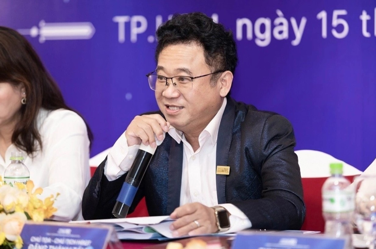 Saigontel của ông Đặng Thành Tâm bất ngờ tạm dừng kế hoạch huy động gần 1.500 tỷ đồng