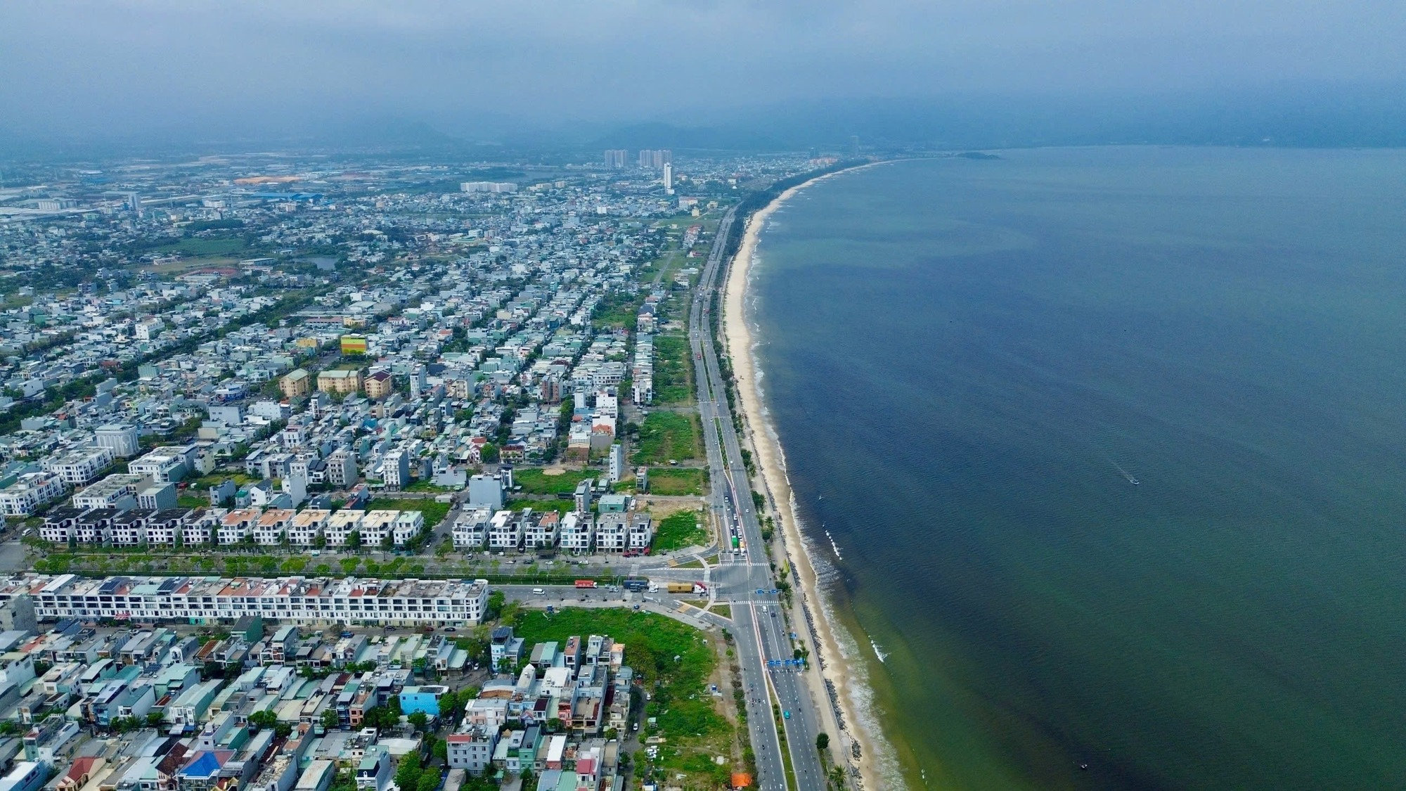 Thành phố đáng sống nhất Việt Nam dự kiến đưa vào sử dụng 1.500ha đất lấn biển trong 5 năm tới- Ảnh 1. Thành phố đáng sống nhất Việt Nam dự kiến đưa vào sử dụng 1.500ha đất lấn biển trong 5 năm tới- Ảnh 1.