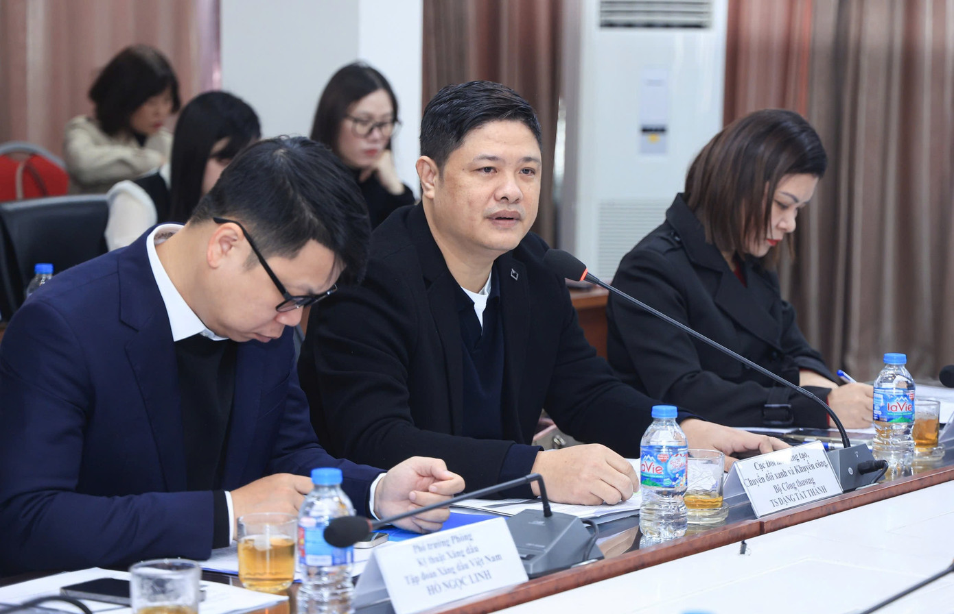 Ông Đặng Tất Thành - đại diện Cục Đổi mới sáng tạo, Chuyển đổi xanh và Khuyến công ts-dang-tat-thanh-cuc-doi-moi-sang-tao-chuyen-doi-xanh-va-khuyen-cong-bo-cong-thuong-1769479148543888154909.jpg