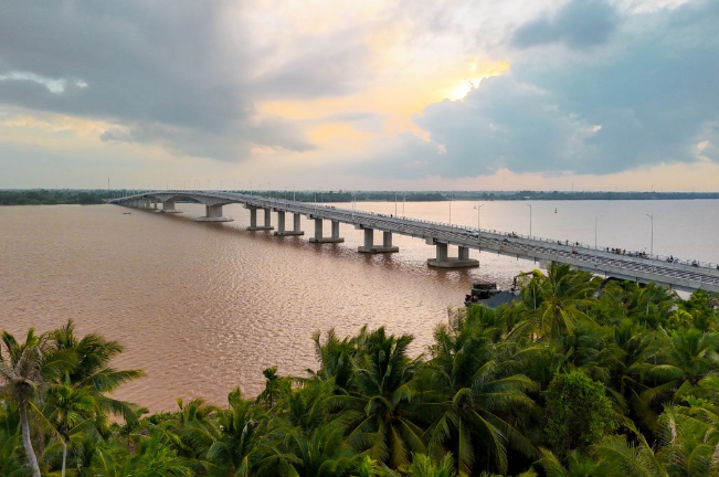 Cầu vượt sông 8.000 tỷ xoá bỏ toàn bộ các bến phà lâu đời, rút ngắn khoảng 80km từ miền Tây đến TP. HCM gặp khó- Ảnh 2.