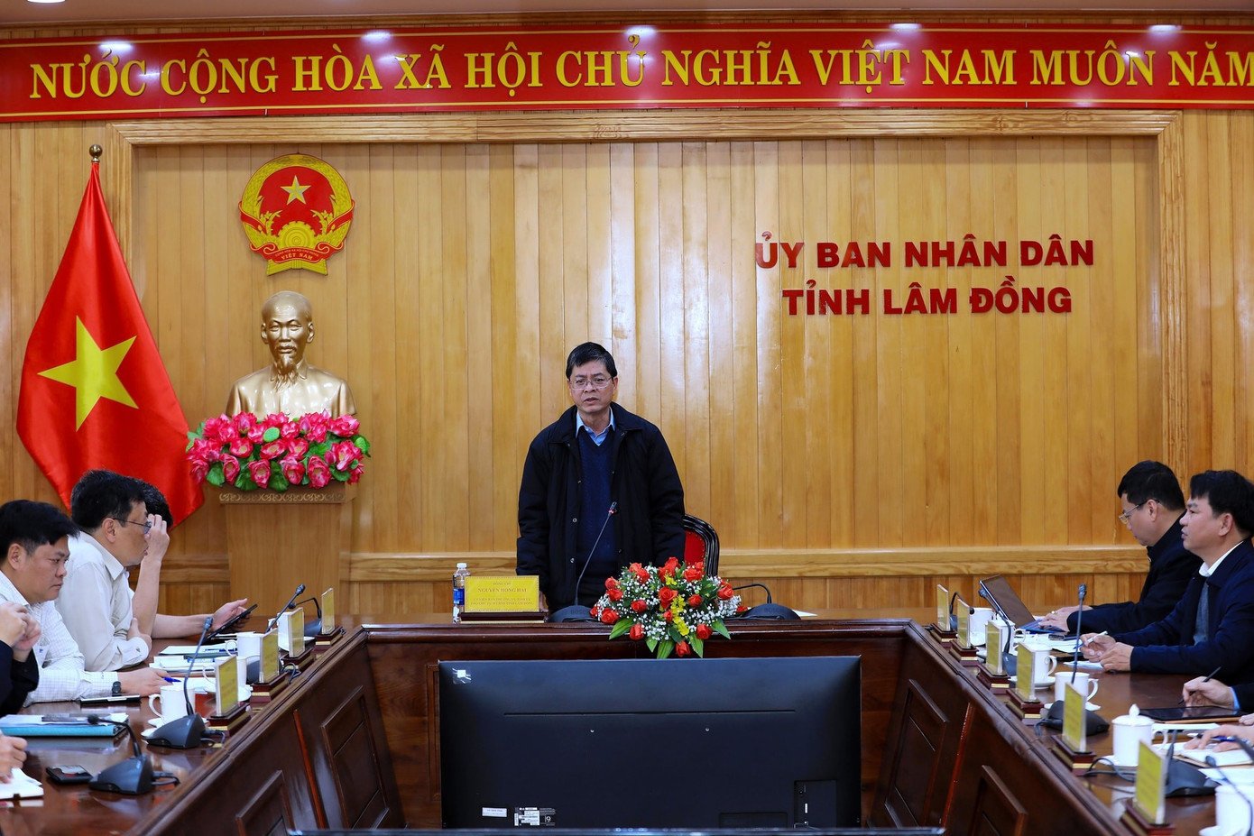 Phó Chủ tịch UBND tỉnh Lâm Đồng Nguyễn Hồng Hải làm việc cùng liên danh nhà thầu làm cao tốc Bảo Lộc - Liên Khương. a-352a3381.jpg