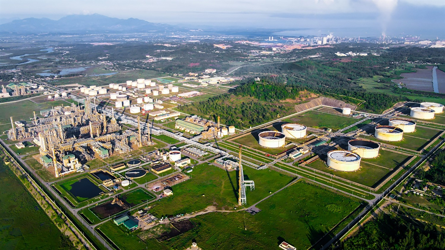 Sắp mở rộng nhà máy lọc dầu đầu tiên của Việt Nam- Ảnh 1. Sắp mở rộng nhà máy lọc dầu đầu tiên của Việt Nam- Ảnh 1.